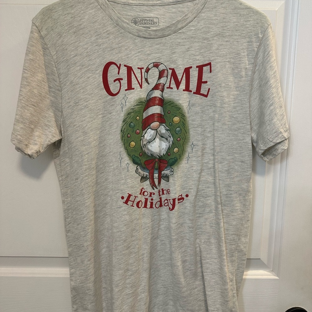 Gnome T-Shirt by No Brand -Heather Gray with Red & Green Graphic Womens size med